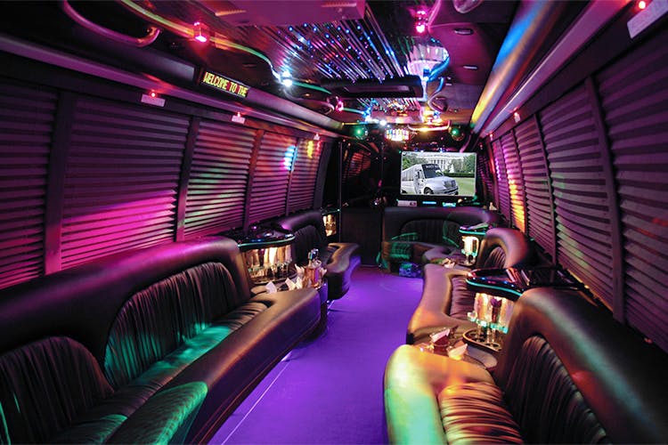 Luxury vehicle,Passenger,Vehicle,Room,Limousine