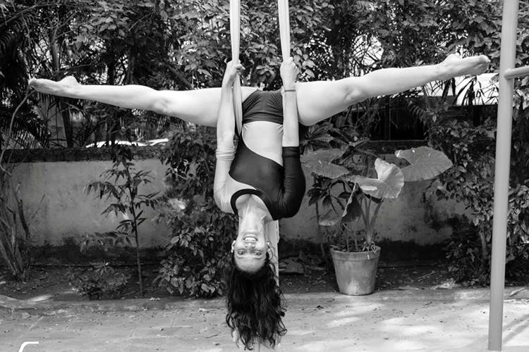 Acrobatics,Performance,Leg,Flip (acrobatic),Black-and-white,Monochrome,Balance,Performing arts,Photography,Calisthenics