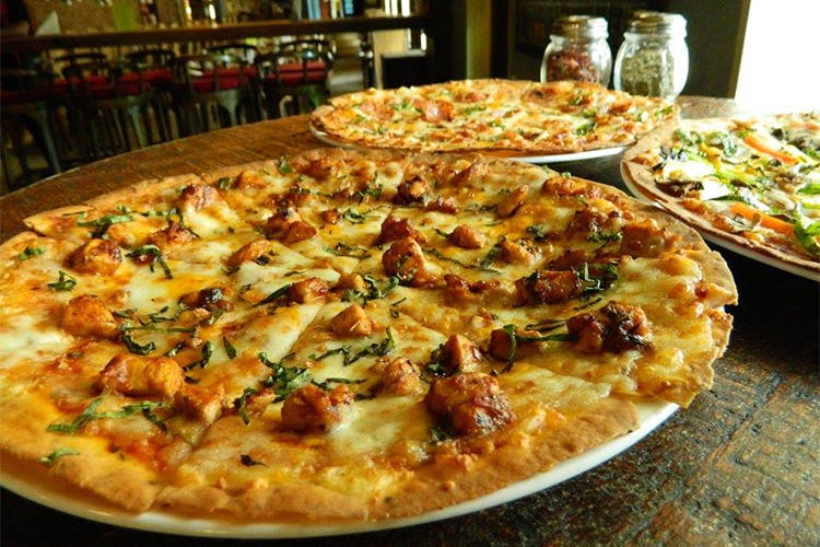 Dish,Food,Cuisine,California-style pizza,Pizza,Ingredient,Tarte flambée,Flatbread,Pizza cheese,Italian food