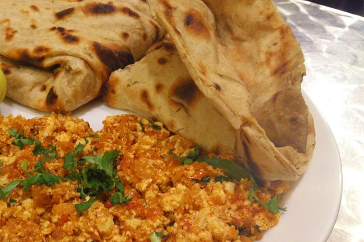 Dish,Food,Cuisine,Naan,Ingredient,Chapati,Roti,Paratha,Flatbread,Punjabi cuisine