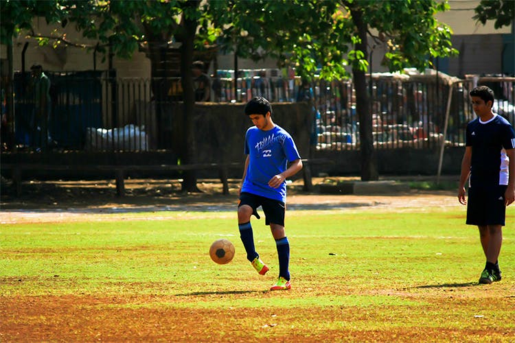 Sports,Ball game,Player,Soccer,Team sport,Sports equipment,Football player,Football,Ball,Soccer ball