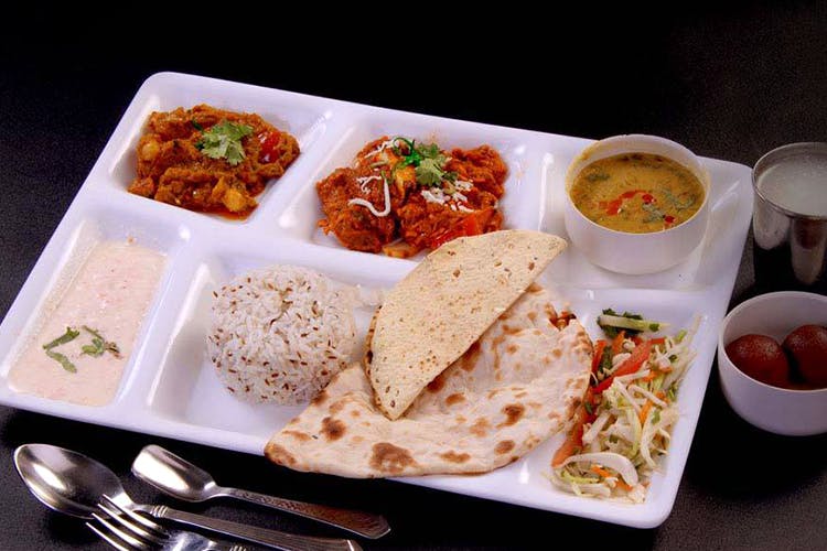 Dish,Food,Cuisine,Ingredient,Chapati,Roti,Naan,Meal,Punjabi cuisine,Produce