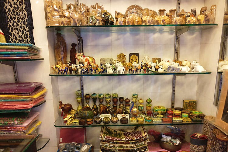 Collection,Display case,Shelf,Room,Fashion accessory,Souvenir,Antique,Interior design,Toy,Metal