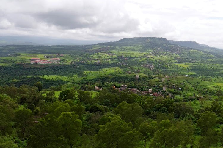 Highland,Mountainous landforms,Vegetation,Hill station,Hill,Nature,Mountain,Natural landscape,Wilderness,Sky