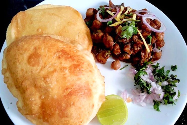 Dish,Food,Cuisine,Ingredient,Fried food,Chole bhature,Produce,Staple food,Vetkoek,Vegetarian food