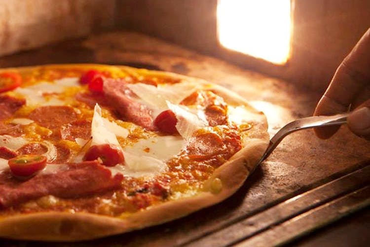 Dish,Food,Pizza,Cuisine,Pizza cheese,California-style pizza,Ingredient,Sicilian pizza,Tarte flambée,Pepperoni