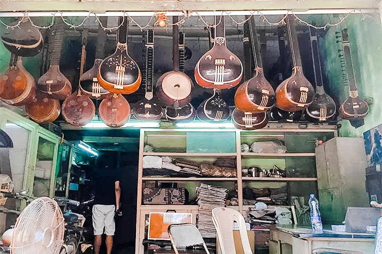Lane In SoBo Selling Classical Musical Instruments LBB Mumbai