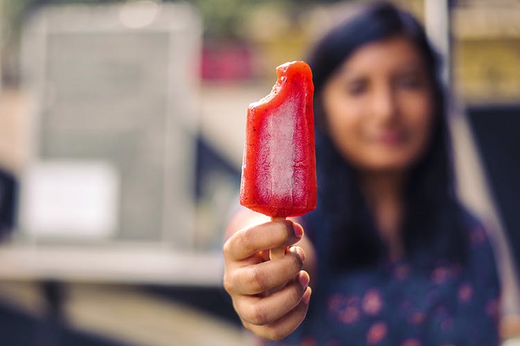 Frozen dessert,Ice pop,Finger,Hand,Food,Lip,Dessert,Thumb,American food,Plant