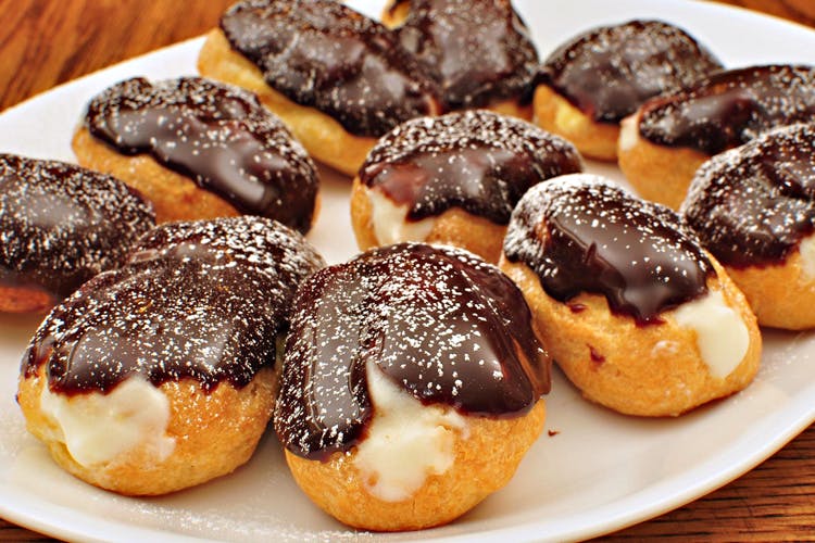 Dish,Food,Cuisine,Profiterole,Dessert,Ingredient,Baked goods,Choux pastry,Baking,Powdered sugar