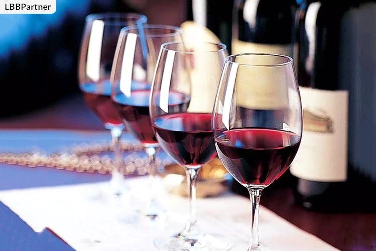 Stemware,Wine glass,Drink,Glass,Champagne stemware,Drinkware,Red wine,Alcoholic beverage,Wine,Alcohol