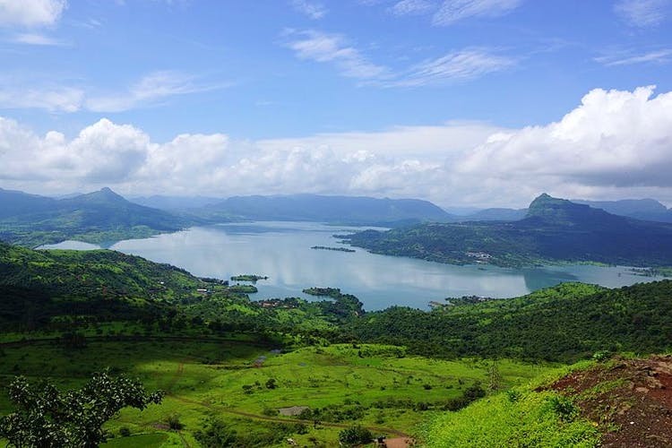 Highland,Sky,Natural landscape,Nature,Mountainous landforms,Hill station,Mountain,Water resources,Vegetation,Cloud