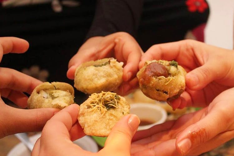 Food,Dish,Cuisine,Akashiyaki,Ingredient,Side dish,Finger food,Dessert,Hand,Baking