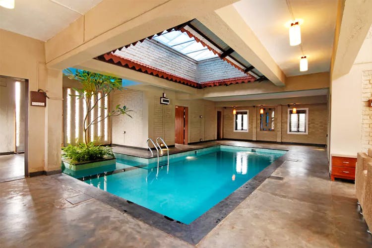 Swimming pool,Property,Building,Room,Ceiling,Real estate,Interior design,House,Home,Estate