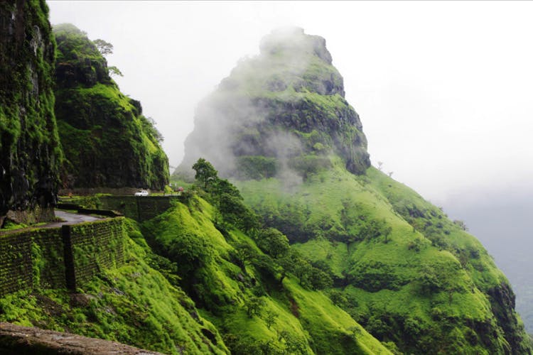 Nature,Hill station,Mountainous landforms,Vegetation,Highland,Atmospheric phenomenon,Mountain,Natural landscape,Terrain,Outcrop