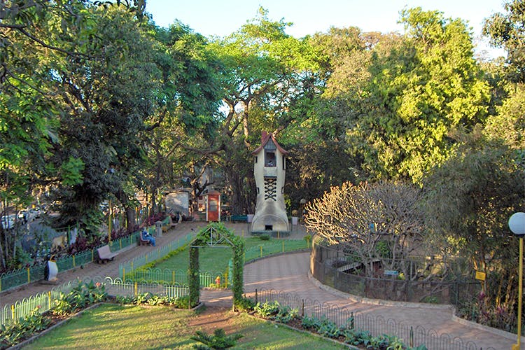 Tree,Botany,Statue,Garden,Architecture,Park,Plant,Botanical garden,Walkway,Monument