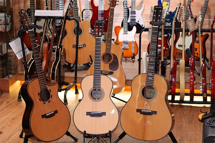 Guitar,String instrument,Musical instrument,Plucked string instruments,String instrument,Acoustic guitar,Cuatro,Tiple,Jarana jarocha,Folk instrument