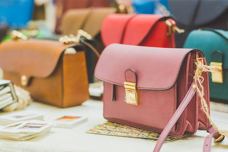 Bag,Handbag,Pink,Fashion accessory,Leather,Messenger bag,Material property,Selling,Satchel,Luggage and bags
