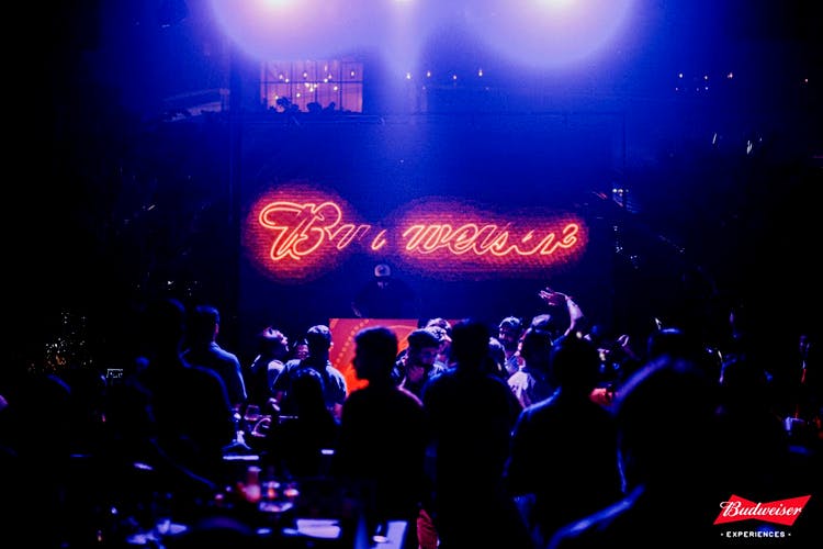 Entertainment,Performance,Stage,Light,Concert,Performing arts,Event,Music venue,Rock concert,Public event