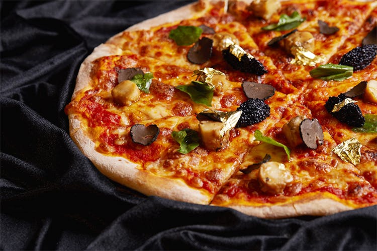 Dish,Pizza,Food,Cuisine,Pizza cheese,California-style pizza,Ingredient,Sicilian pizza,Flatbread,Tarte flambée