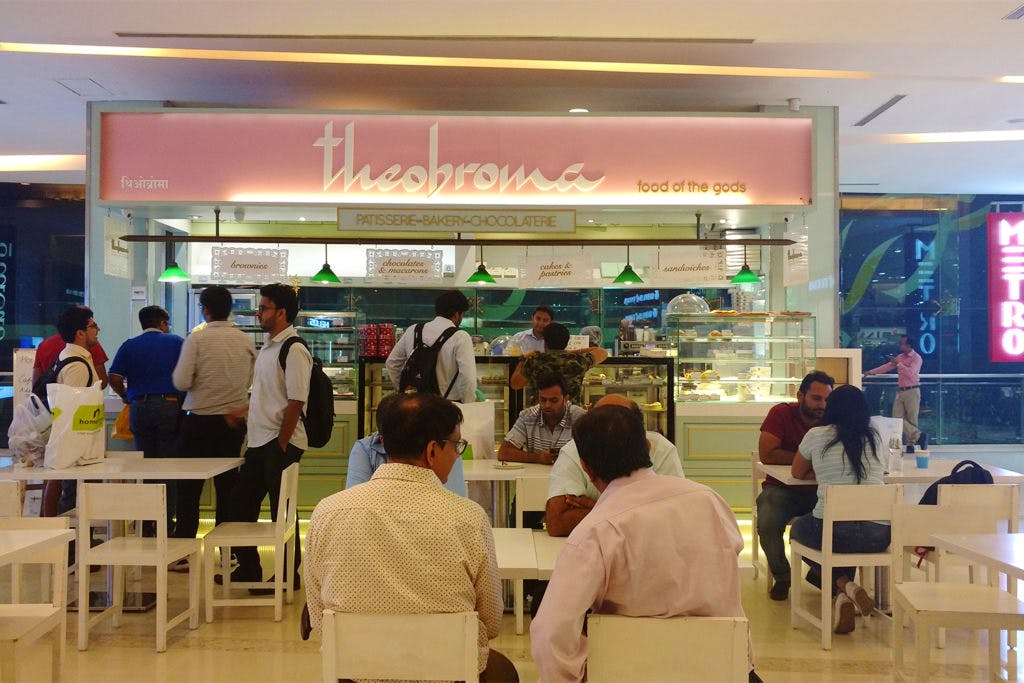Food court,Building,Fast food restaurant,Restaurant,Customer,Fast food,Cafeteria,Trade,Retail,Shopping mall