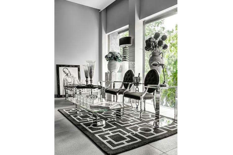Furniture,Black,Black-and-white,Room,Chair,Table,Property,Interior design,Building,Monochrome photography