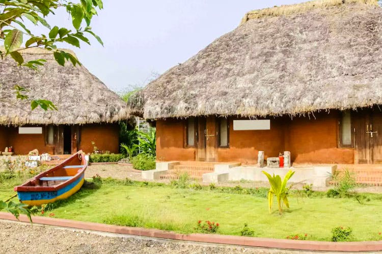 Thatching,Hut,Building,Village,Rural area,Roof,Cottage,Eco hotel,House,Landscape