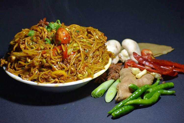 Food,Dish,Cuisine,Ingredient,Noodle,Fried noodles,Chinese noodles,Chow mein,Mie goreng,Pancit