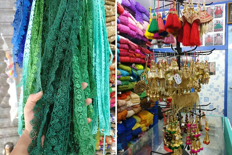 Bazaar,Textile,Public space,Woolen,Wool,Thread,Scarf,Selling,Market,Marketplace