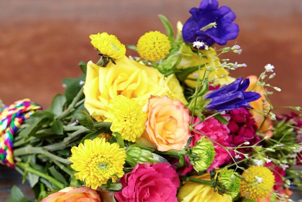 Flower,Bouquet,Flower Arranging,Floristry,Cut flowers,Floral design,Yellow,Plant,Rose,Flowering plant