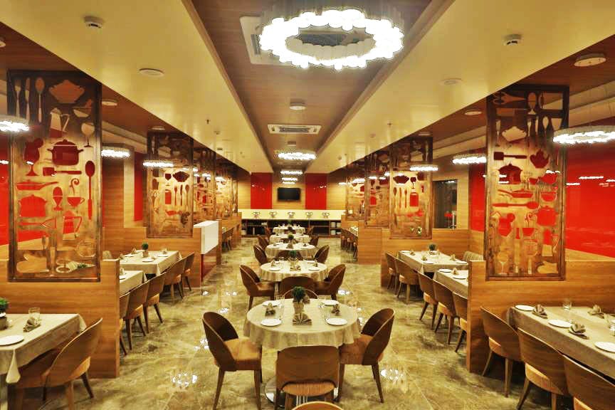 Restaurant,Building,Interior design,Room,Café,Fast food restaurant,Cafeteria,Food court,Dining room,Table