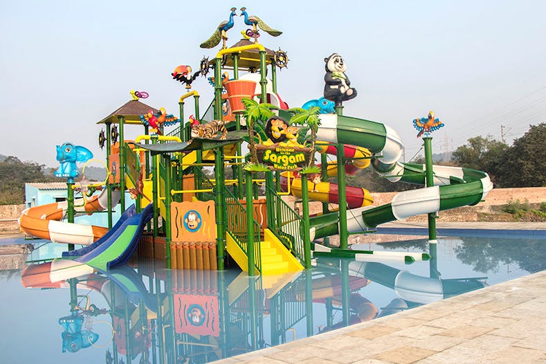 Water park,Amusement park,Park,Recreation,Leisure,Playground,Outdoor play equipment,Vehicle,Nonbuilding structure