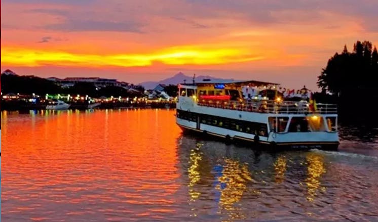 Water transportation,Waterway,Nature,Boat,Vehicle,Reflection,Sky,Evening,Transport,River