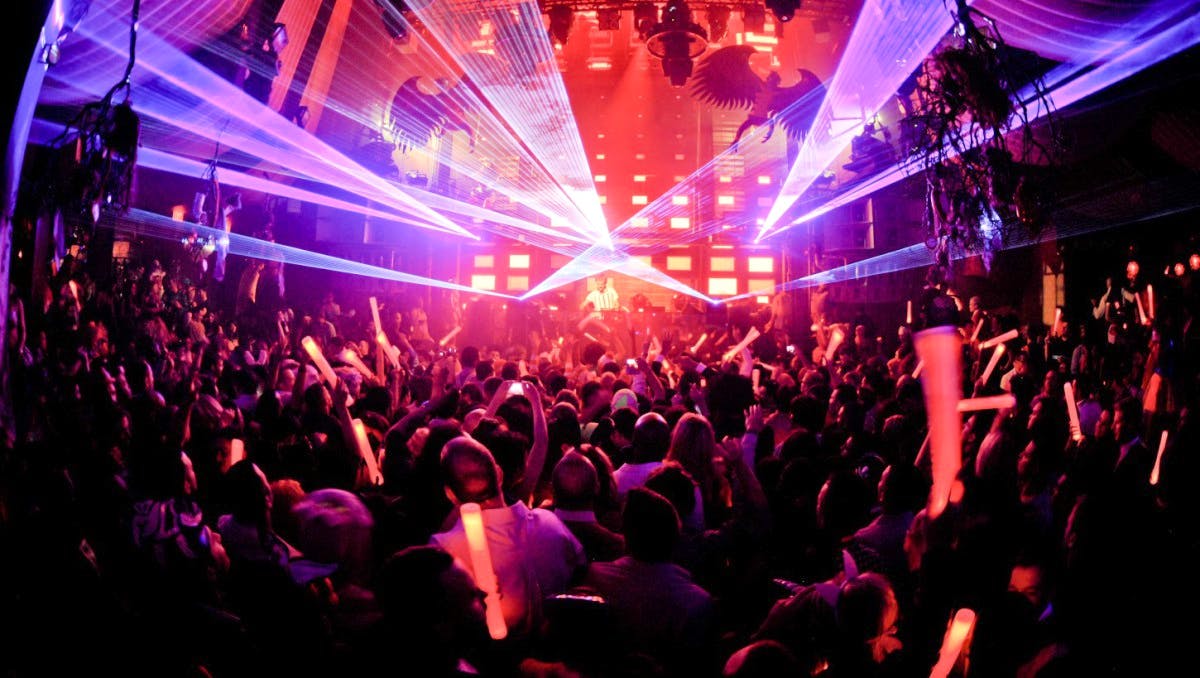 Entertainment,Nightclub,Disco,Crowd,Performance,Event,Light,Music venue,Magenta,Party