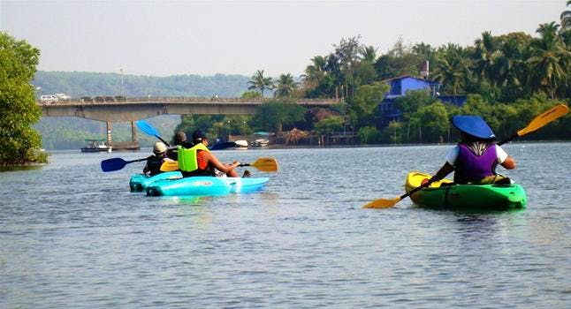 Water transportation,Vehicle,Boat,Boating,Outdoor recreation,Recreation,Paddle,Kayaking,Watercraft,Kayak