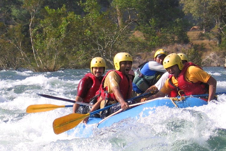 Rafting,Water resources,Water transportation,River,Rapid,Outdoor recreation,Water,Oar,Inflatable boat,Nature