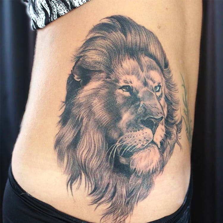Lion,Tattoo,Felidae,Arm,Big cats,Shoulder,Muscle,Neck,Wildlife,Carnivore