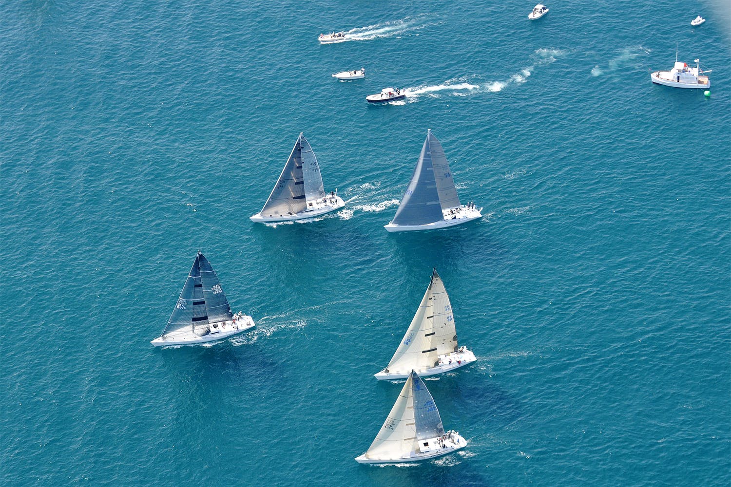 Vehicle,Boat,Sailing,Sail,Sailing,Sailboat,Watercraft,Yacht,Yacht racing,Recreation