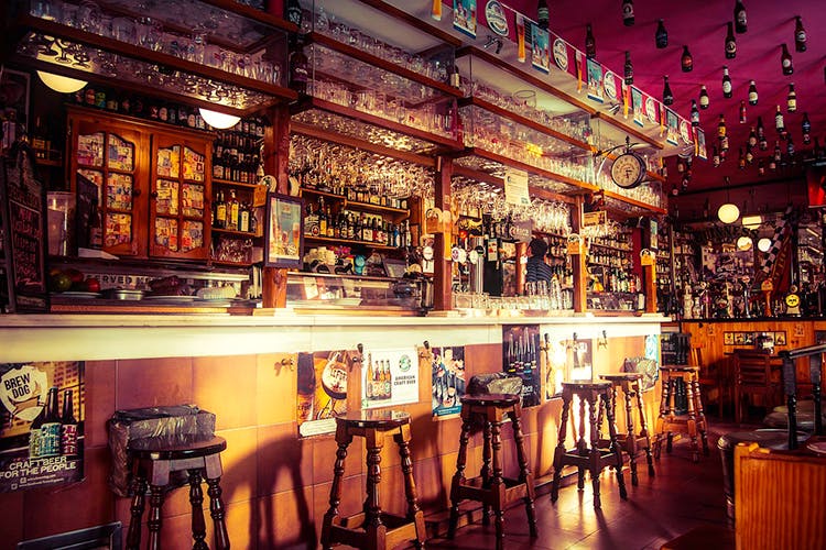Bar,Pub,Drinking establishment,Tavern,Building,Barware,Interior design,Restaurant