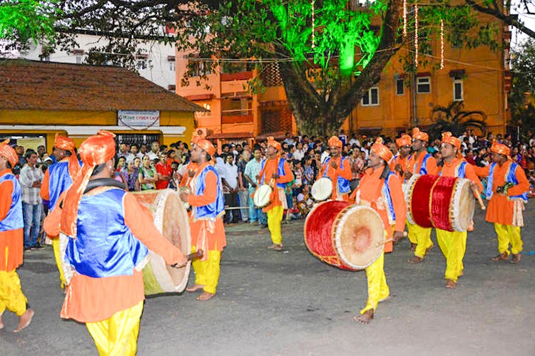 Event,Drum,Folk dance,Festival,Public event,Carnival,Tradition,Dance,Dhol,Membranophone