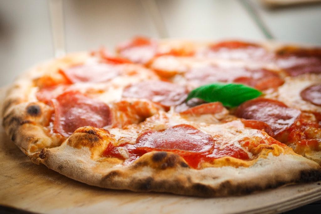 Dish,Pizza,Food,Cuisine,Pizza cheese,California-style pizza,Flatbread,Ingredient,Sicilian pizza,Fast food